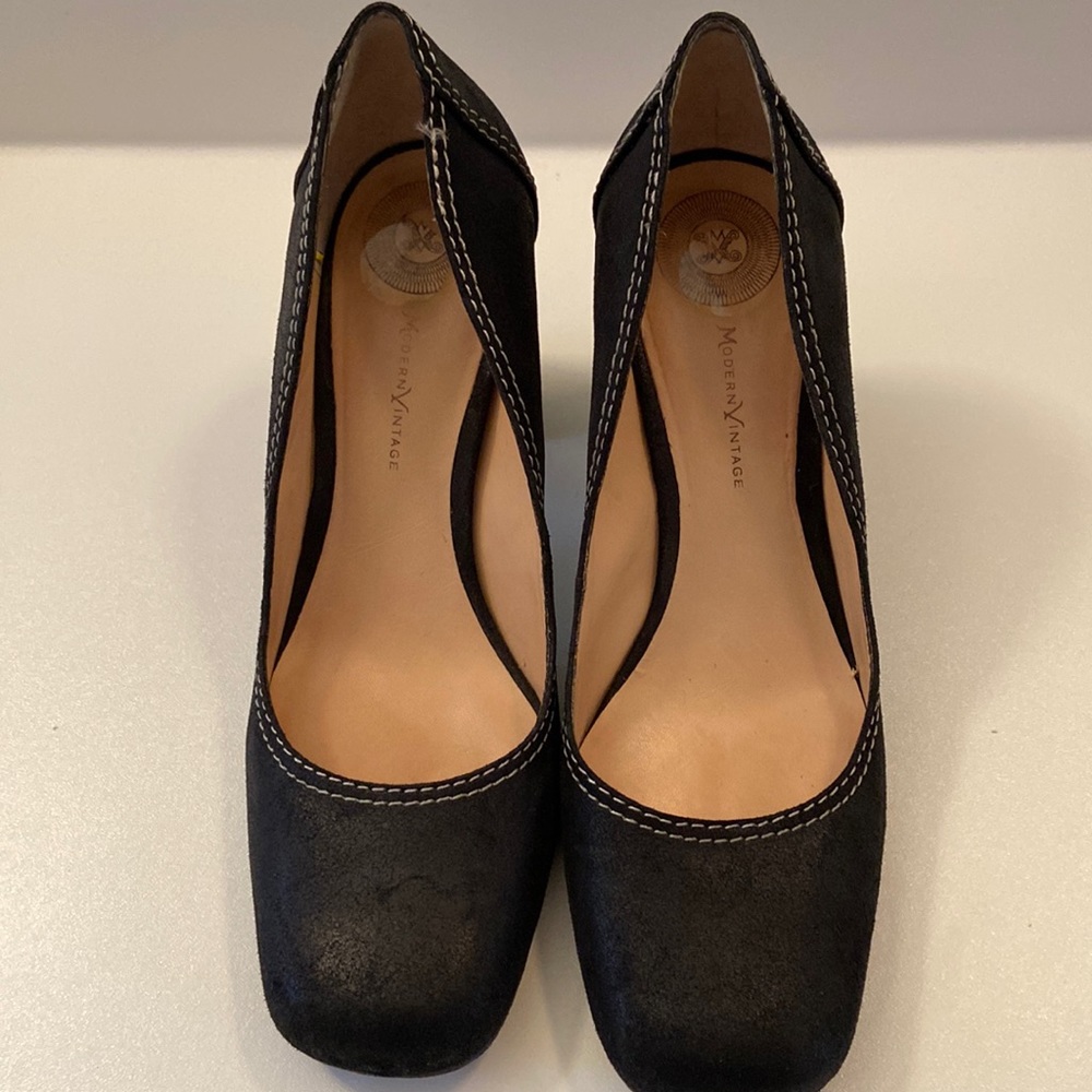 All leather high heeled shoes